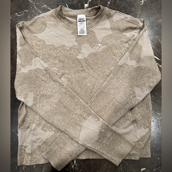 Gymshark women’s vital camo long sleeve shirt - Picture 4 of 6
